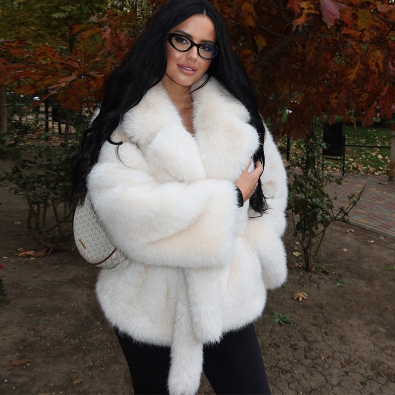 Ladies Fur Coat with Oversized Cut and Soft Lining Mune