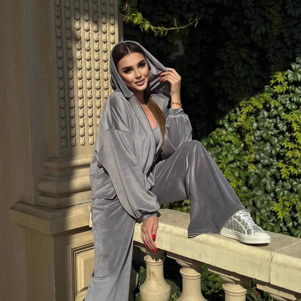Women's Cropped Velvet Hoodie with Wide Sleeve and High-Waist Jogging Pants in Lounge Set Mune Fashion