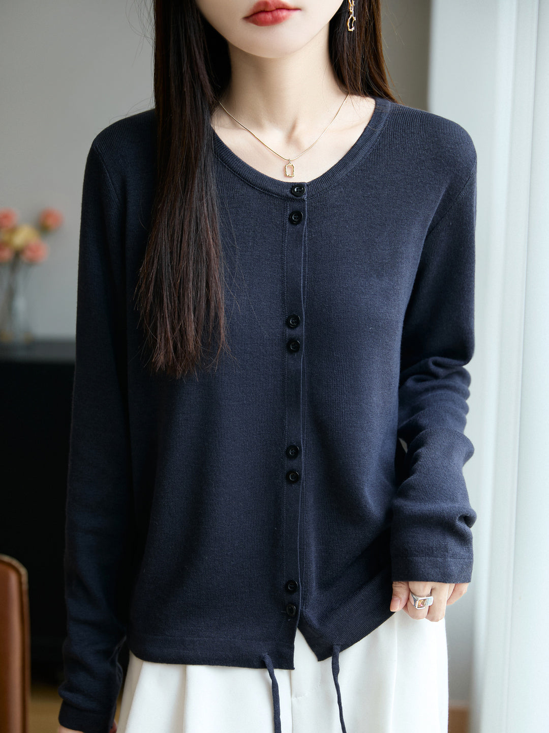 Women Lightweight Fine Knit Button Placket Cardigan with Round Neck Mune Fashion