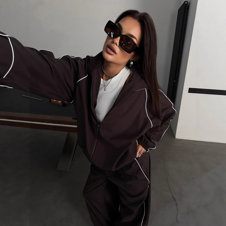 Women's sporty two-piece training set with bomber jacket and wide jogging pants made of technical functional material Mune Fashion