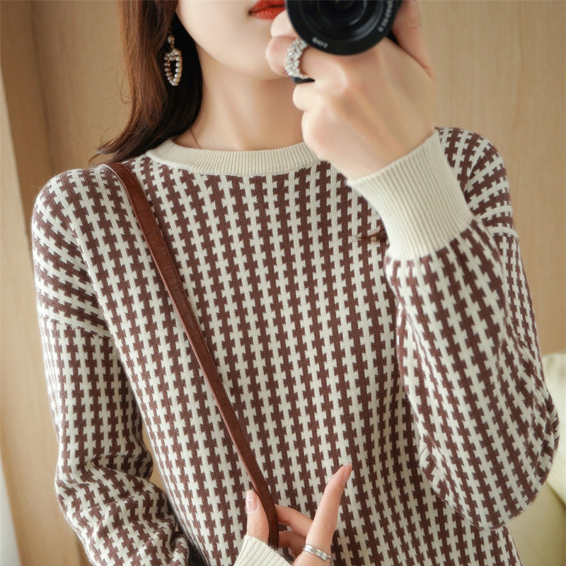 Women's Light Structural Knit Sweater with Houndstooth Pattern and Wide Ribbed Cuffs Mune Fashion