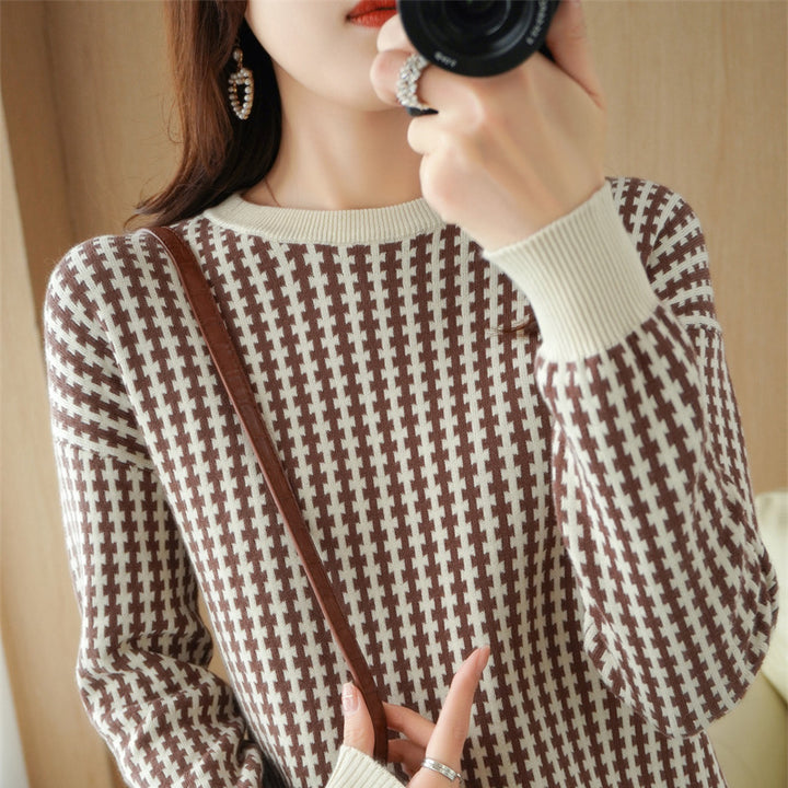 Women's Light Structural Knit Sweater with Houndstooth Pattern and Wide Ribbed Cuffs Mune Fashion