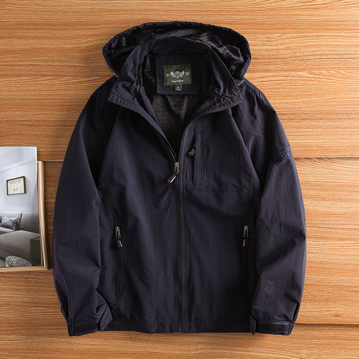 Men's lightweight wind and water-repellent hooded jacket with breathable mesh lining, chest and zip pockets Mune Fashion