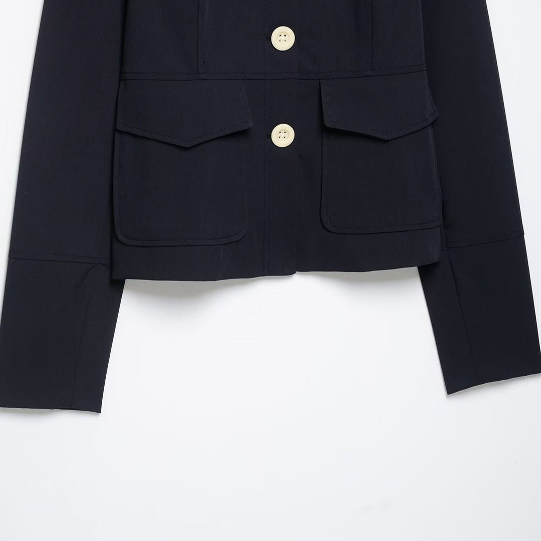 Women’s short jacket in field style with epaulettes, patch pockets and distinctive decorative buttons Mune Fashion