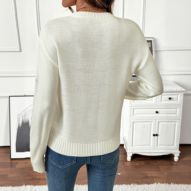 Ladies fine knit pullover with embroidered flower applications and round neckline Mune Fashion