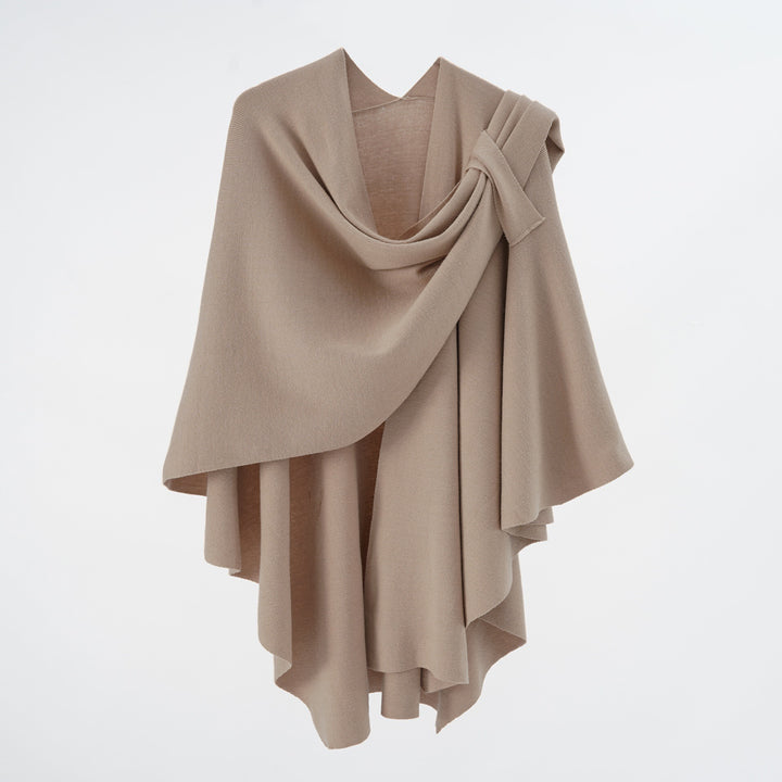 Women's hooded poncho made of fine knit with asymmetric hem Mune Fashion