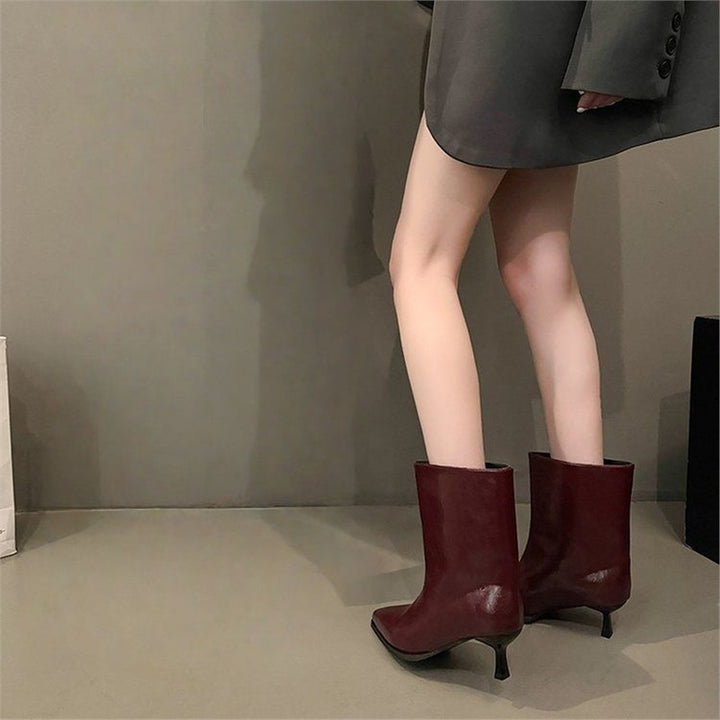 Ladies high-cuffed pointed ankle boots made of smooth leather with a slim silhouette Mune Fashion