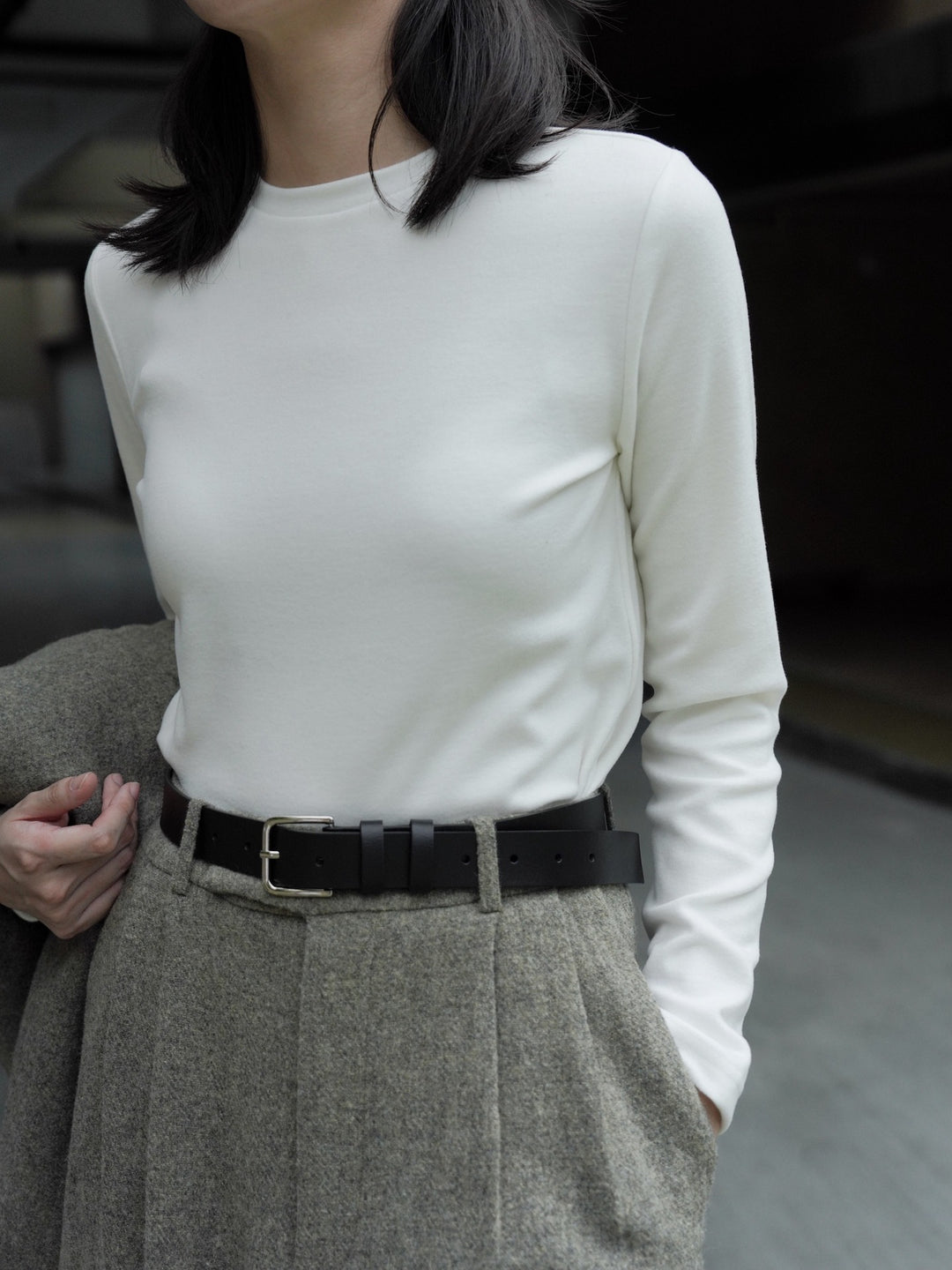 Women's fine round neck sweater made of cotton blend with slightly tailored silhouette Mune Fashion