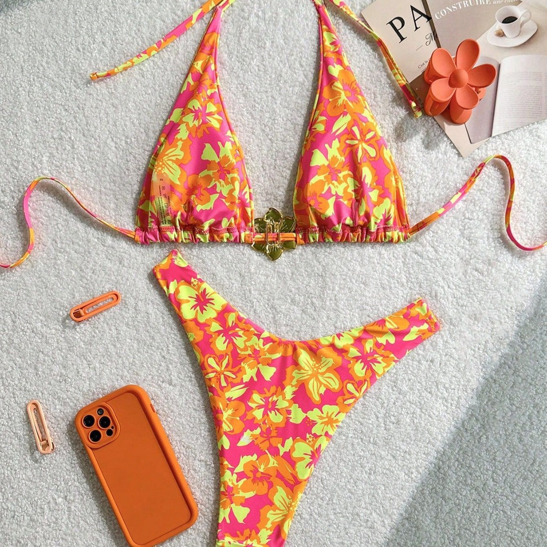 Women Triangle Bikini with Playful Floral Pattern Mune Fashion