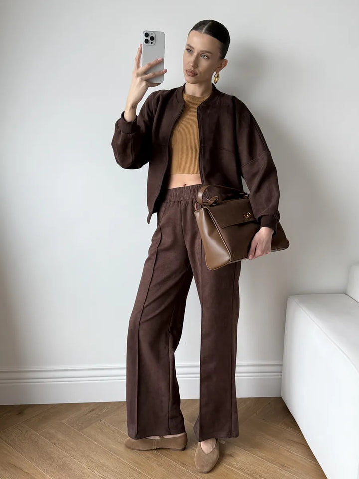 Women two-piece velour loungewear set with short zip hoodie and wide high-waist pants Mune Fashion