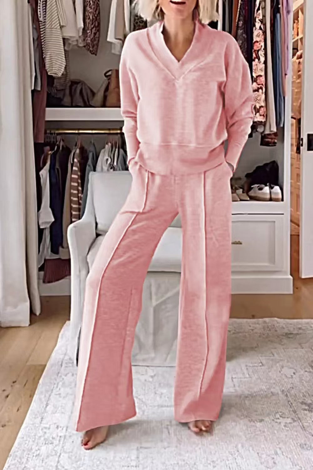 Ladies two-piece lounge set made of soft jersey with V-neck and wide palazzo pants cut Mune Fashion