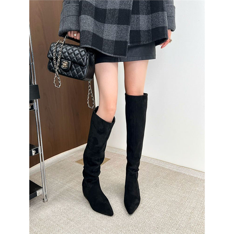 Women's knee-high slouch boots made of suede with pointed toe Mune Fashion
