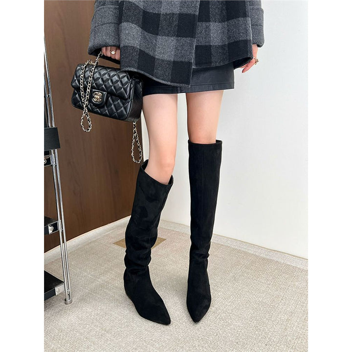Women's knee-high slouch boots made of suede with pointed toe Mune Fashion
