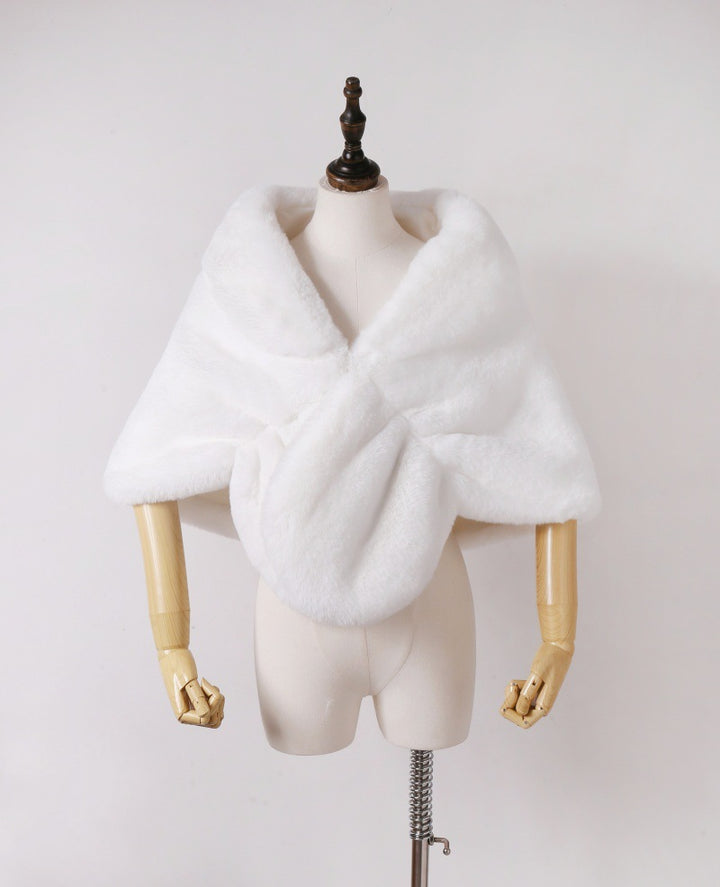 Women's elegant faux fur shoulder stole in capelet cut Mune Fashion