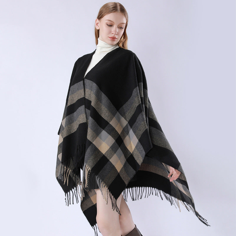 Women's wool blend cape poncho in oversized kimono with check pattern and fringe hem Mune Fashion