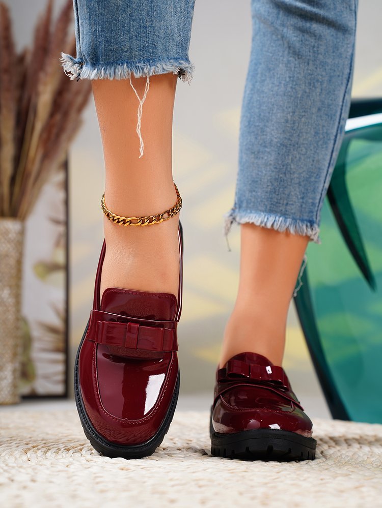 Damen Lack-Loafer mit dekorativem Riemchen und profilierter Gummisohle Mune Fashion