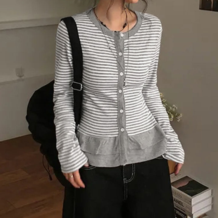 Women nan finer short cardigan with button placket, lace collar, and wavy hem Mune Fashion