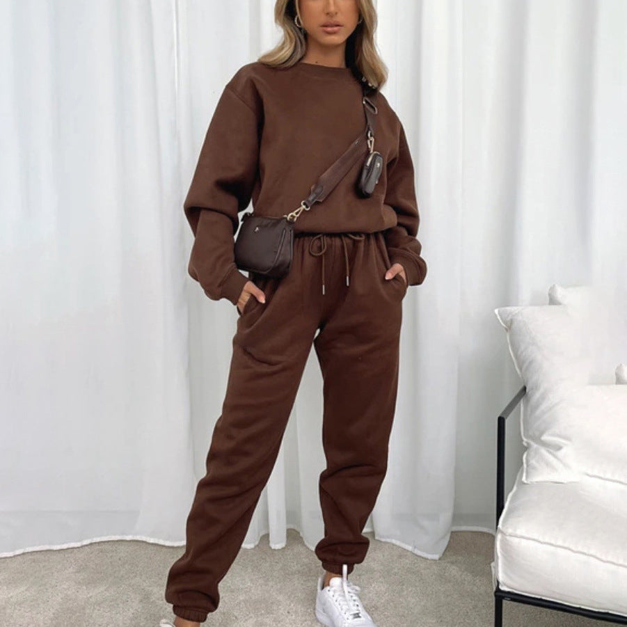 Women slightly oversized fleece leisure set with sweatshirt and joggers Mune Fashion