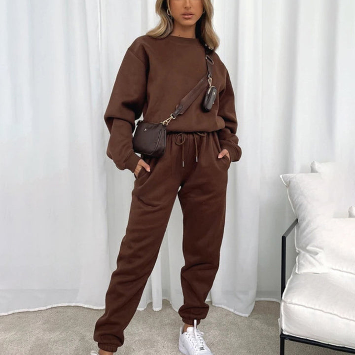 Women slightly oversized fleece leisure set with sweatshirt and joggers Mune Fashion