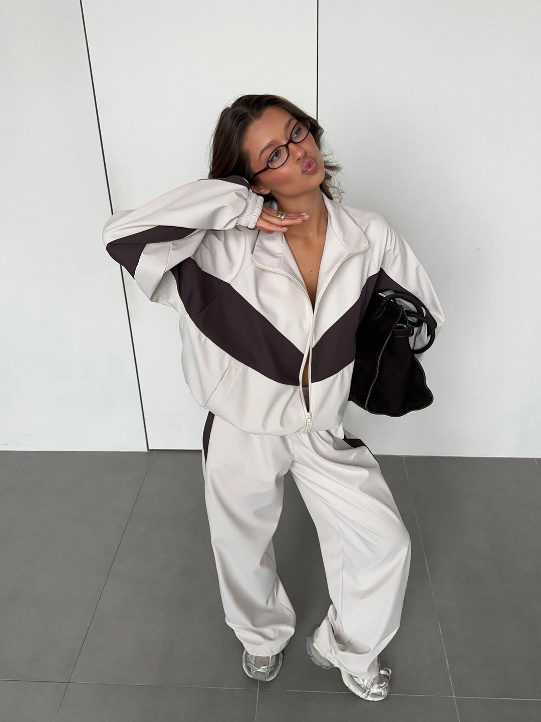 Women's two-piece tracksuit made of functional material with zip jacket and wide leg pants Mune Fashion