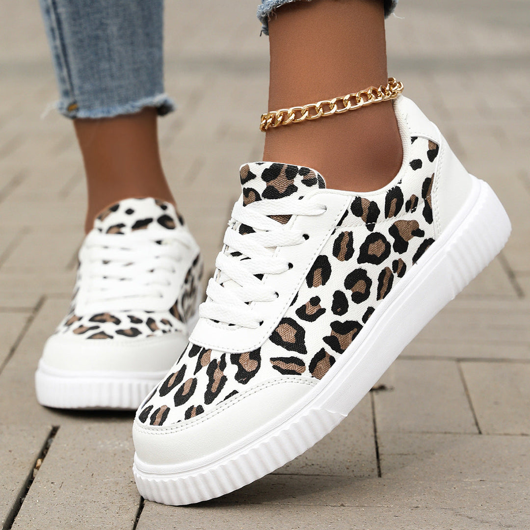 Ladies sneaker in trendy leopard pattern with comfortable cushioning Mune Fashion