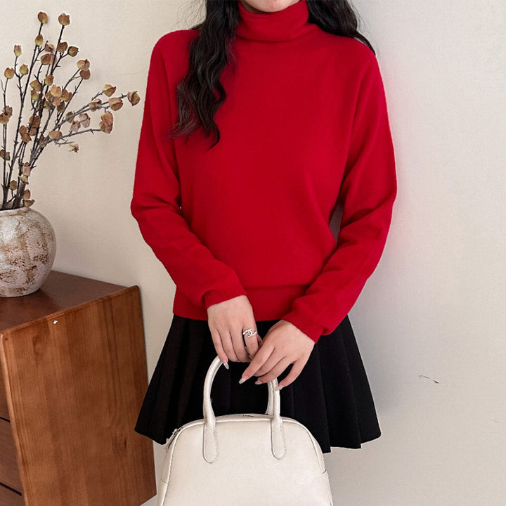 Women's fine turtleneck sweater made of cashmere blend with slim silhouette Mune Fashion