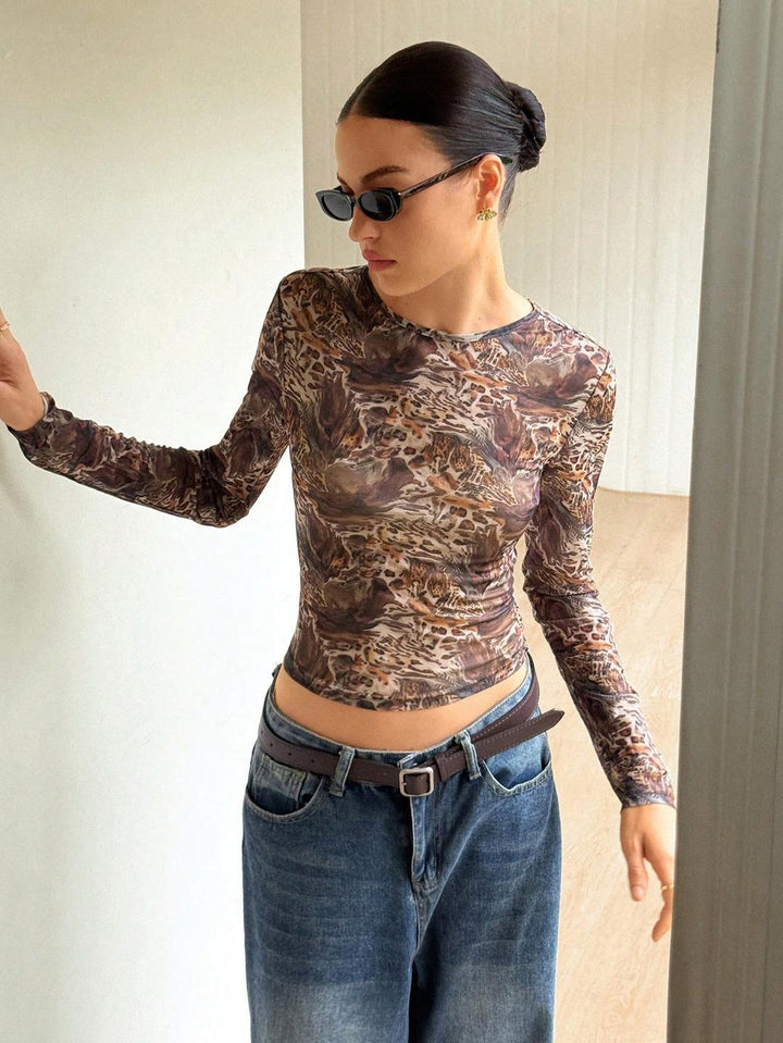 Women's slim stretch long sleeve made of fine mesh with abstract animal pattern and tailored cropped cut Mune Fashion
