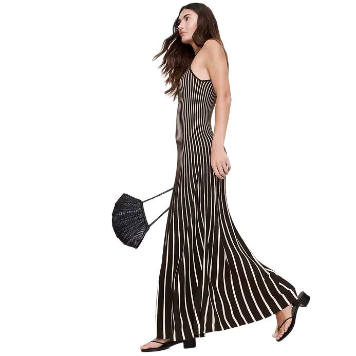 Ladies' elegant maxi dress in slip style with spaghetti straps, fitted cut and wide hem Mune Fashion