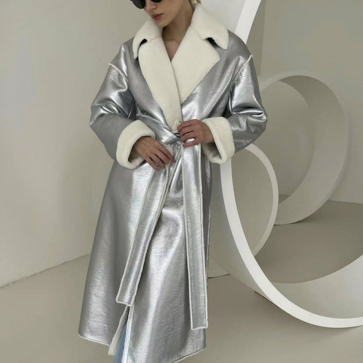 Women's longline coat made of metallic material with teddy lining and dropped shoulder Mune Fashion