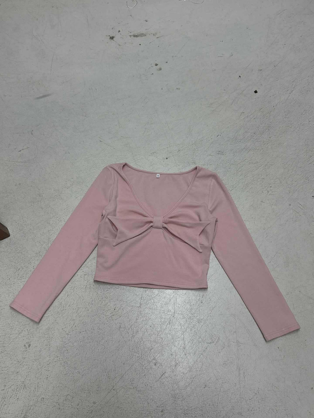 Ladies nan Cropped-Longsleeve with decorative bow front, V-neck and figure-hugging fit Mune Fashion