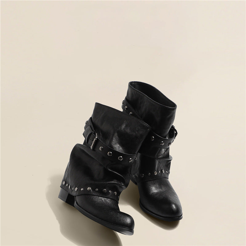 Damen Biker-inspirierte Slouch-Stiefelette mit Nietenriemen und Dornschließen-Detail Mune Fashion