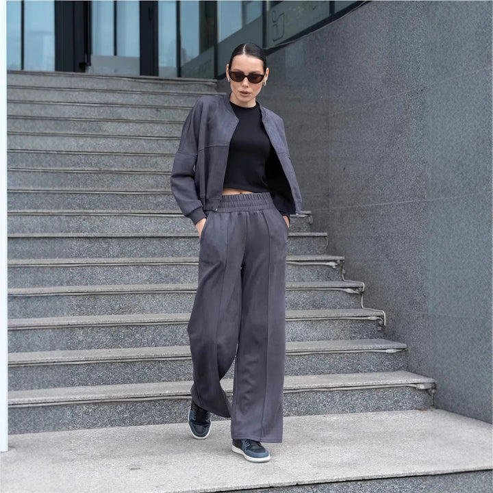 Women two-piece velour loungewear set with short zip hoodie and wide high-waist pants Mune Fashion