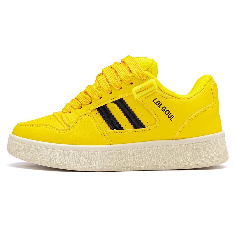 Women's sporty sneakers in retro look with color accents Mune Fashion