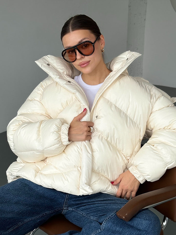 Ladies short puffer jacket with thermal filling, oversized hood & concealed two-way zipper Mune Fashion