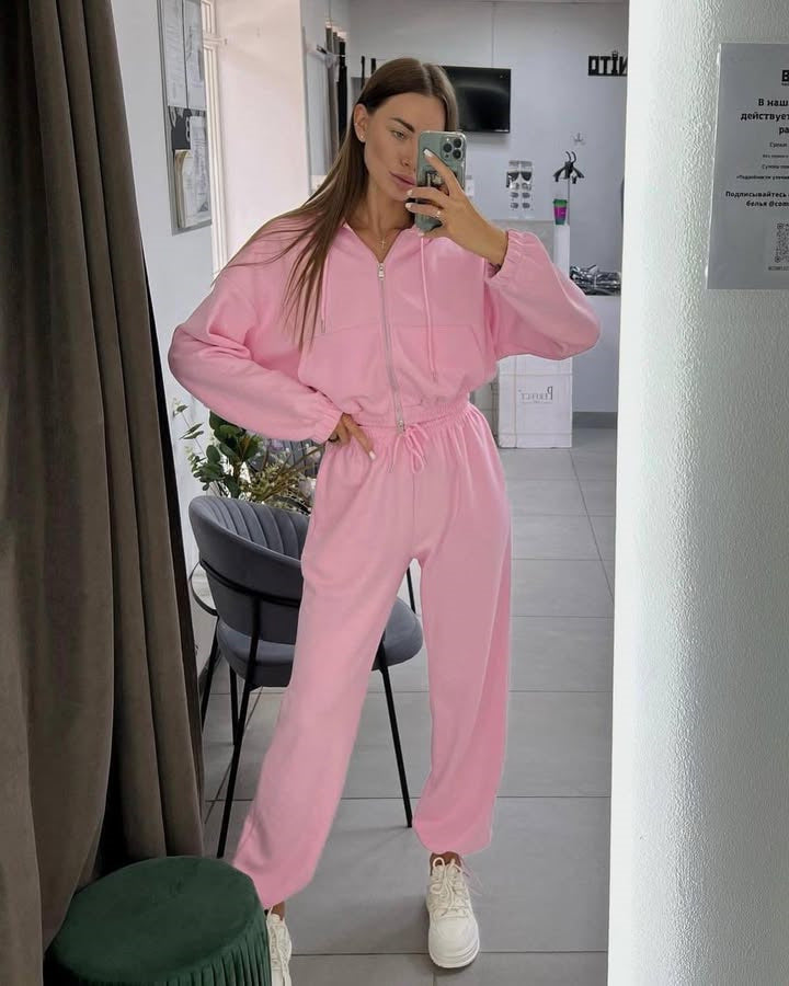 Women's Short Zip Hoodie with Elastic Waistband and High-Waist Jogging Pants Made of Cotton Blend Mune Fashion