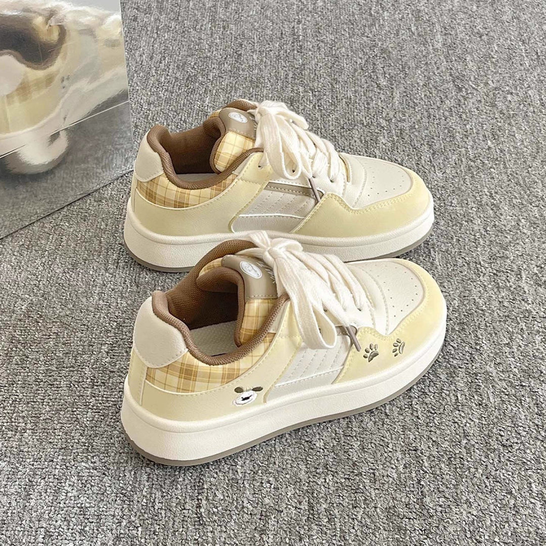Women's sneakers in playful design with decorative bear motifs and comfortable sole Mune Fashion