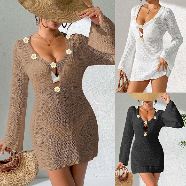 Women's casual beach dress with decorative V-neckline and floral appliqués Mune Fashion