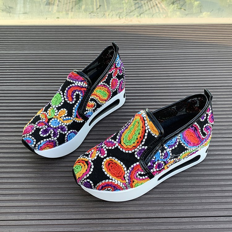 Damen Slip-On Keil-Sneaker mit besticktem Canvas-Obermaterial und luftgepolsterter Plateau-Sohle Mune Fashion