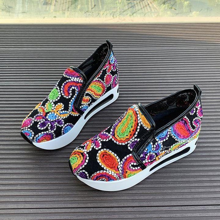 Damen Slip-On Keil-Sneaker mit besticktem Canvas-Obermaterial und luftgepolsterter Plateau-Sohle Mune Fashion