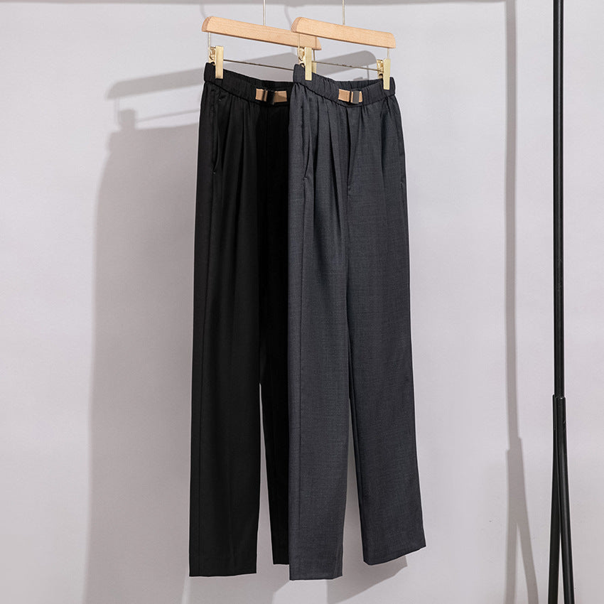 Ladies lightweight fabric trousers with elastic waistband, pleats and straight leg Mune Fashion
