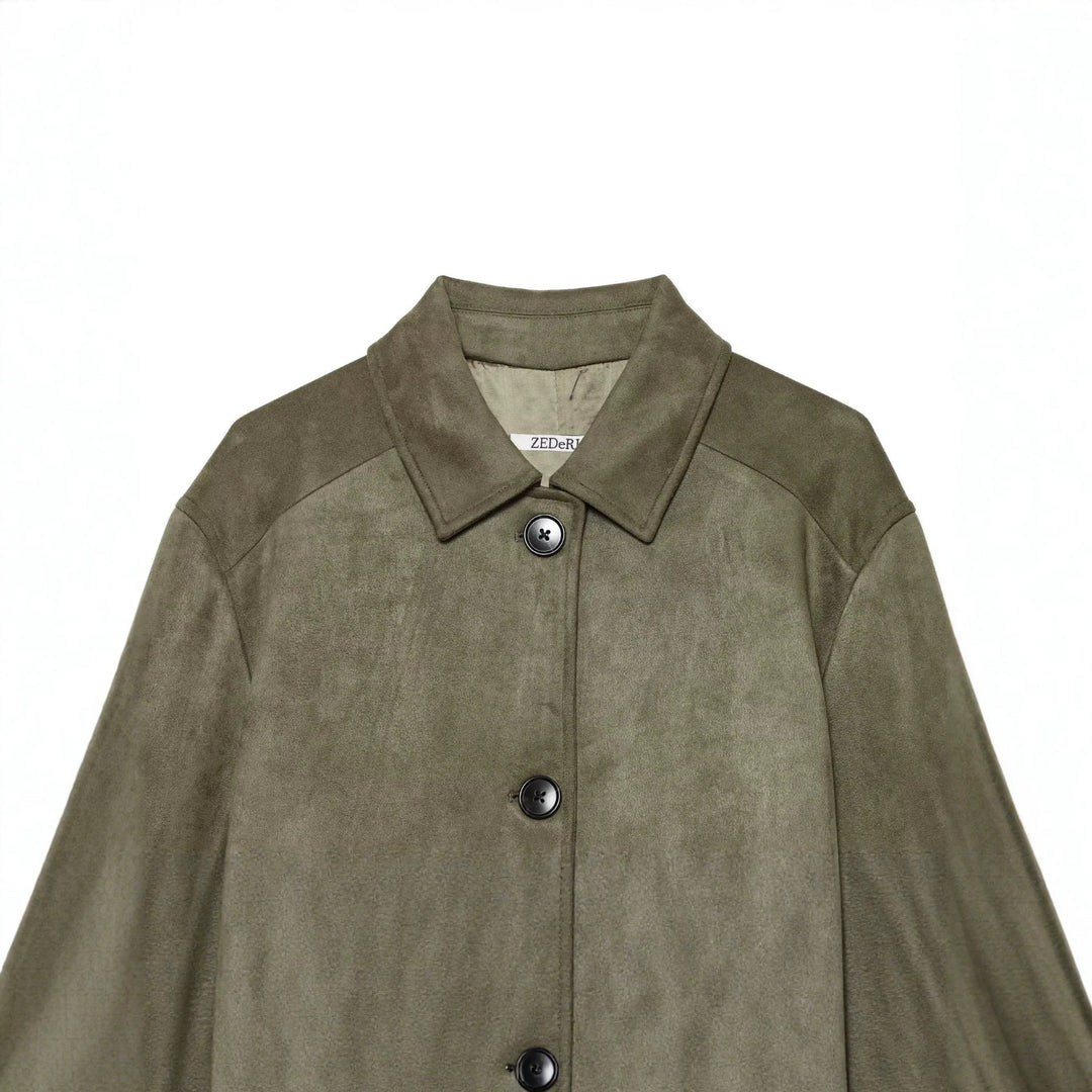 Women's short jacket made of suede imitation with shirt collar and patch pockets Mune Fashion