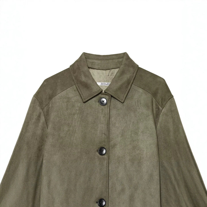 Women's short jacket made of suede imitation with shirt collar and patch pockets Mune Fashion