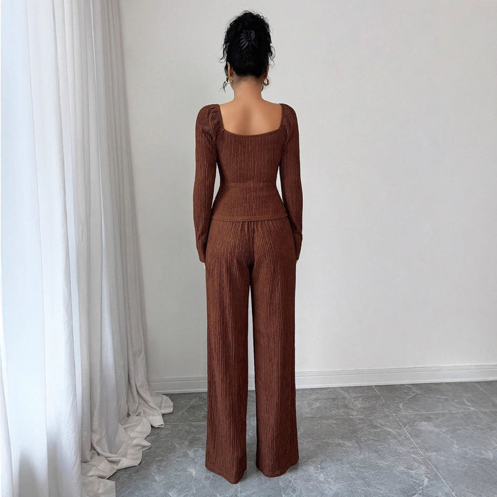 Women's tailored blouse and pants set made of crinkle pleats with puff sleeves and decorative buttons Mune Fashion
