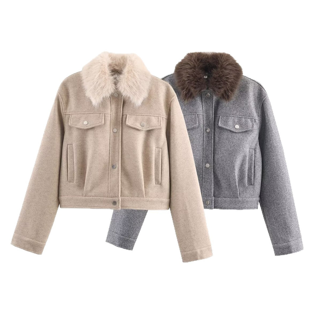 Ladies short wool jacket with voluminous fur collar, snap-button front and patch chest pockets Mune Fashion