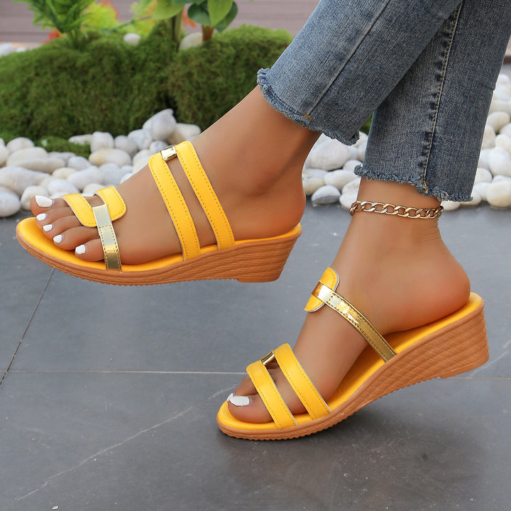 Women's wedge sandals with adjustable straps and metal applications Mune Fashion