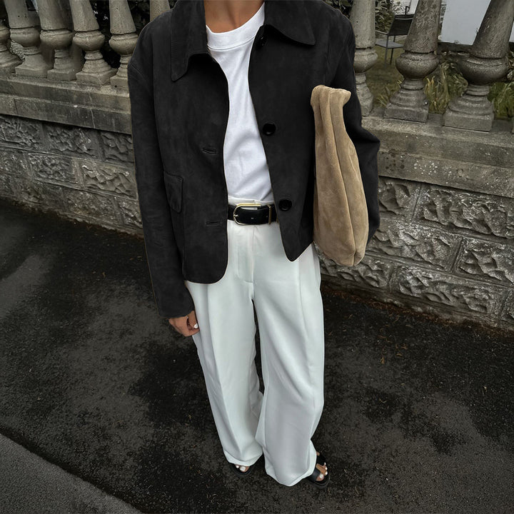 Women's short-cut suede jacket with shirt collar and applied flap pockets Mune Fashion
