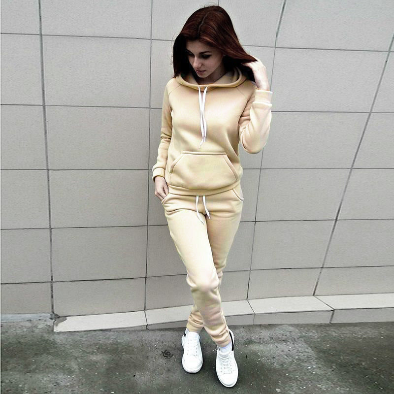 Ladies' tracksuit set made of soft fleece with hoodie and joggers Mune Fashion