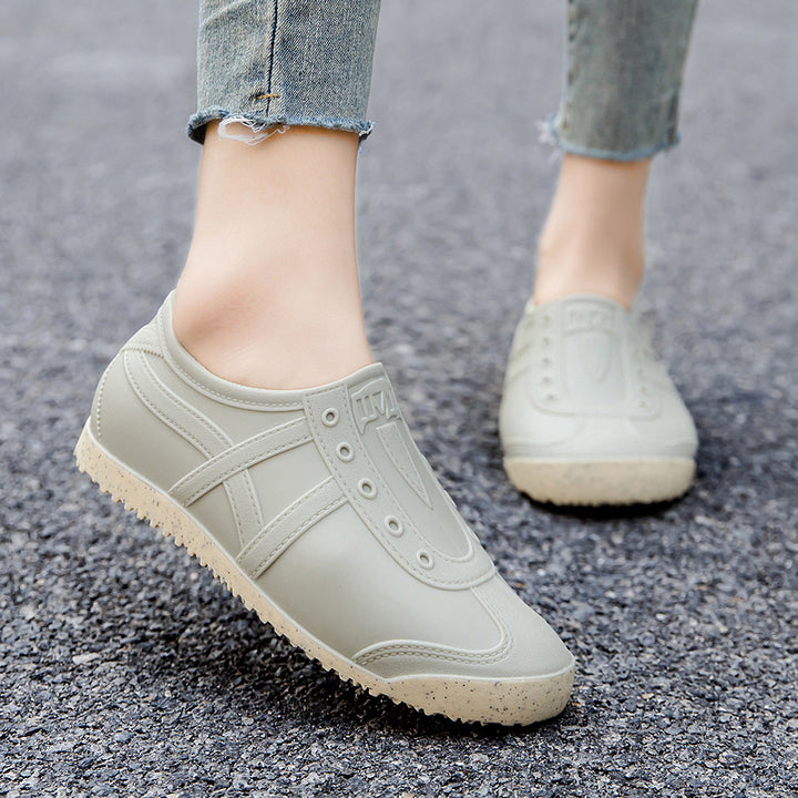 Women's Slip-On Rubber Sneakers with Seamless Upper and Non-Slip Tread Sole Mune Fashion
