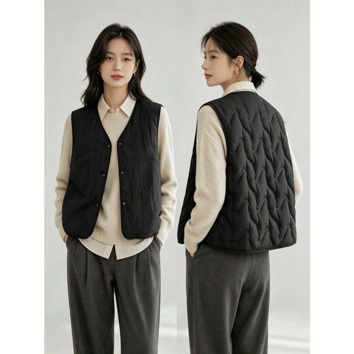 Women’s lightly padded quilted vest with V-neck and press studs Mune Fashion