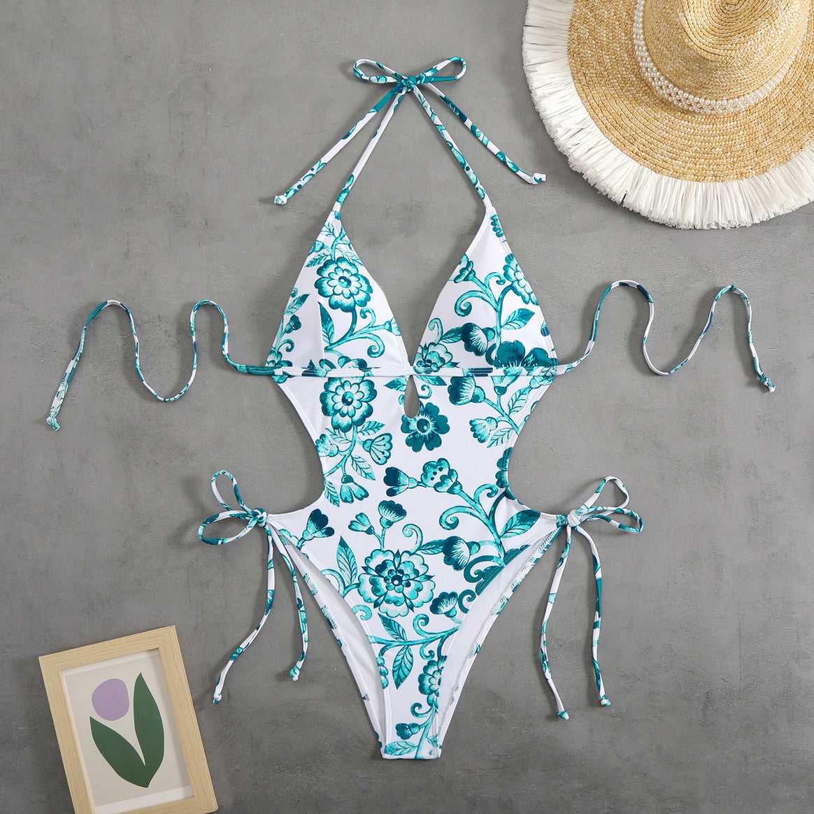 Ladies full-coverage bikini with playful floral design Mune Fashion